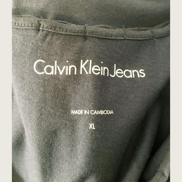 Calvin Klein Jeans Ruffle Tee - Picture 8 of 8